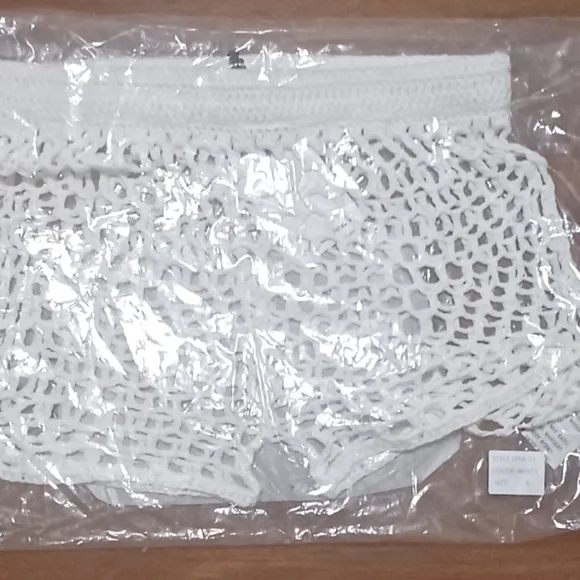 NWT OLIVACEOUS White Crochet Coverup Shorts Women’s - Picture 8 of 10